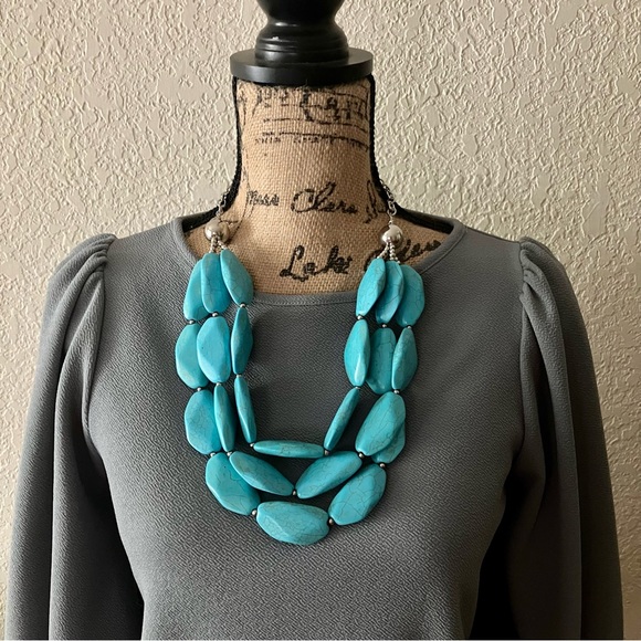 Chunky turquoise necklace and earring set - Picture 3 of 6